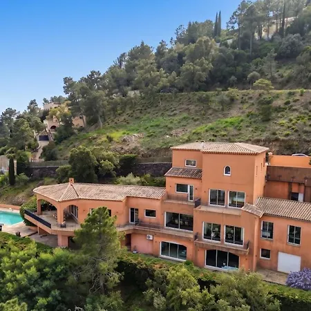 Luxurious With 7 Bedrooms * تيول سور مير