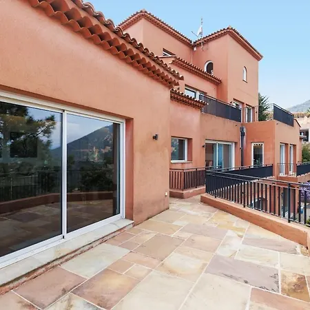 Luxurious With 7 Bedrooms * تيول سور مير