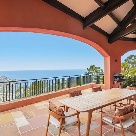 Luxurious With 7 Bedrooms فيلة