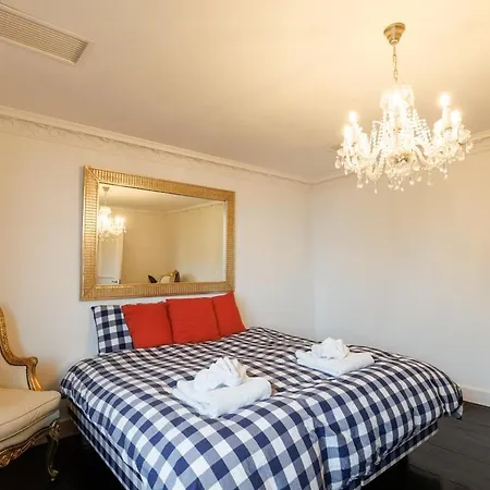 Luxurious With 7 Bedrooms Villa *