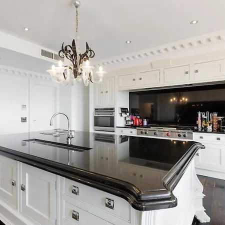 Luxurious With 7 Bedrooms