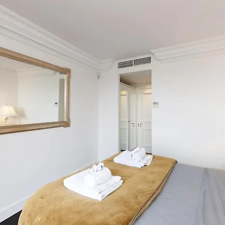 Villa Luxurious With 7 Bedrooms *
