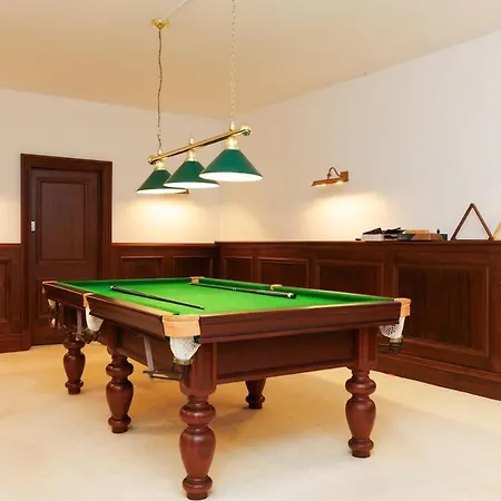 Luxurious With 7 Bedrooms Villa *