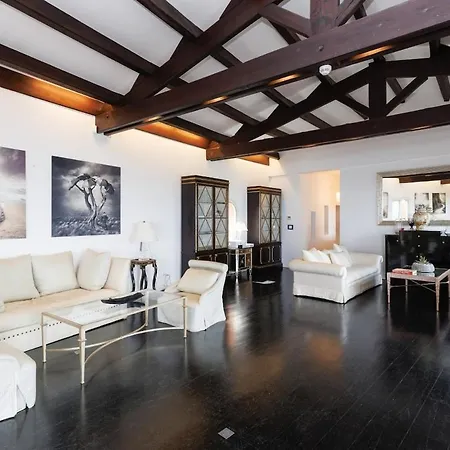 Luxurious With 7 Bedrooms فيلة