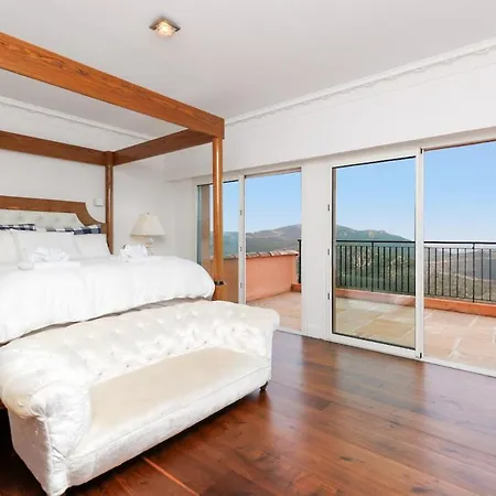Luxurious With 7 Bedrooms فيلة تيول سور مير