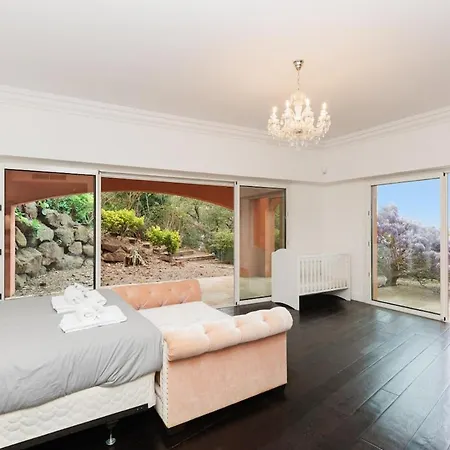 Luxurious With 7 Bedrooms *