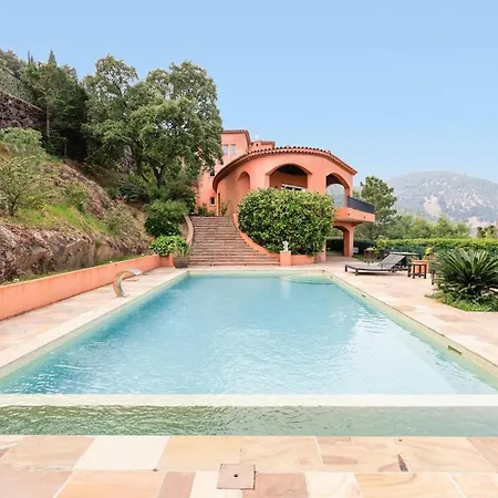 Villa Luxurious With 7 Bedrooms *